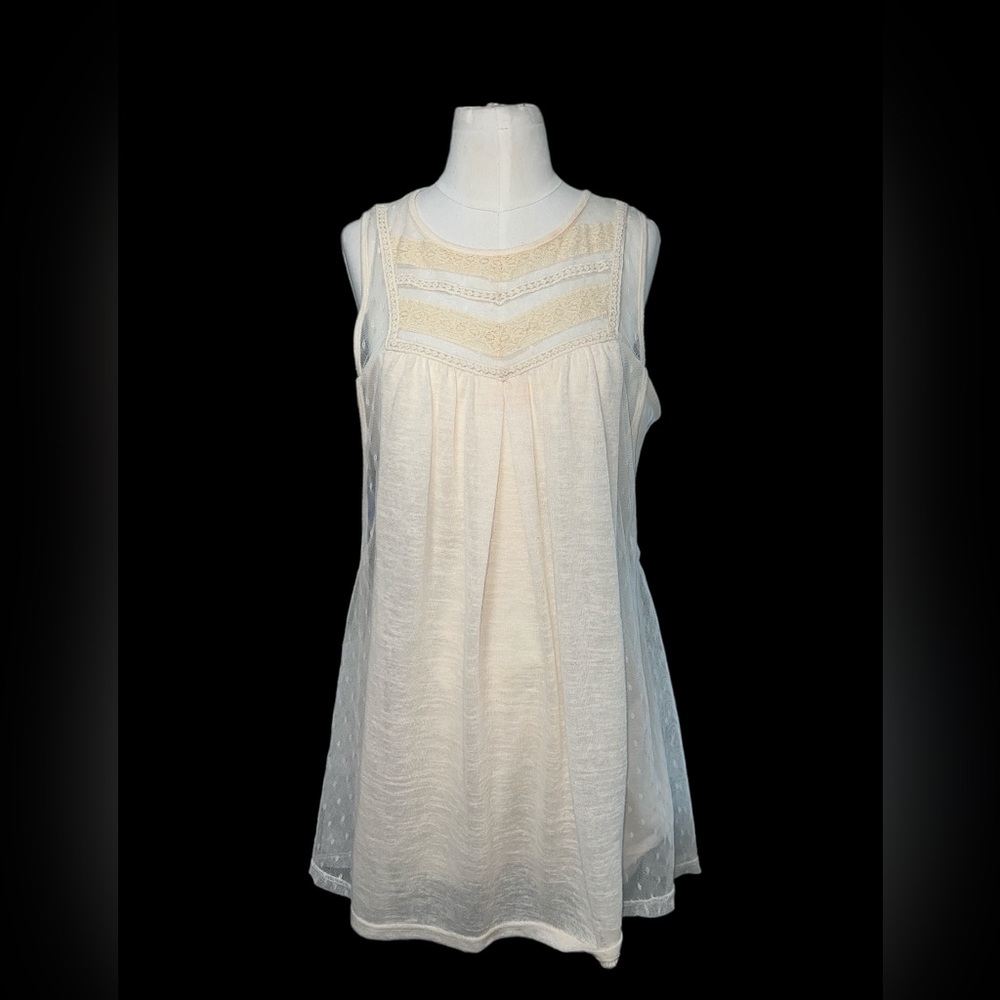 RYU: by ANTHROPOLOGIE | DOUBLE LAYER SLEEVELESS SHEER LACE HI LOW TOP TIE BACK